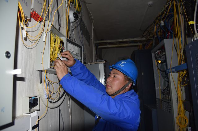 怀化市政府督导组深入一线，督导怀化电信春节通信保障与通讯设备检修工作